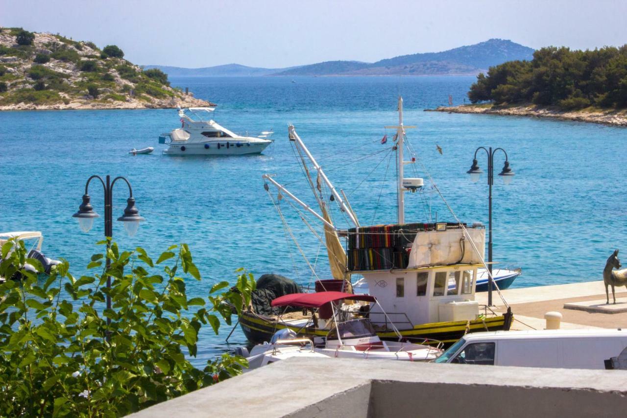 House-apartment Tribunj (Sibenik-Knin)