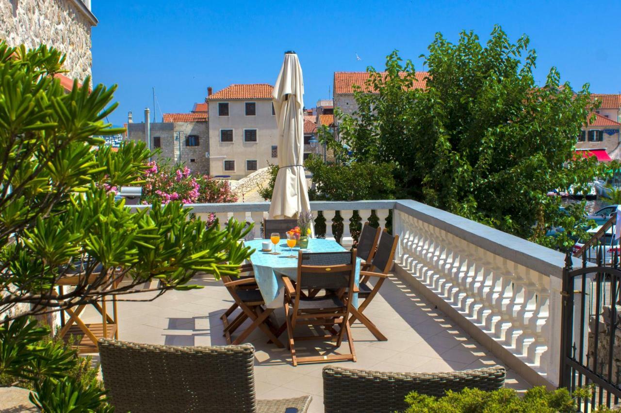 House-apartment Tribunj (Sibenik-Knin)